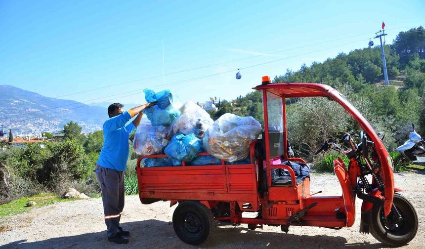 Bayramda tatilciler Alanya’ya 5 bin ton atık bıraktı