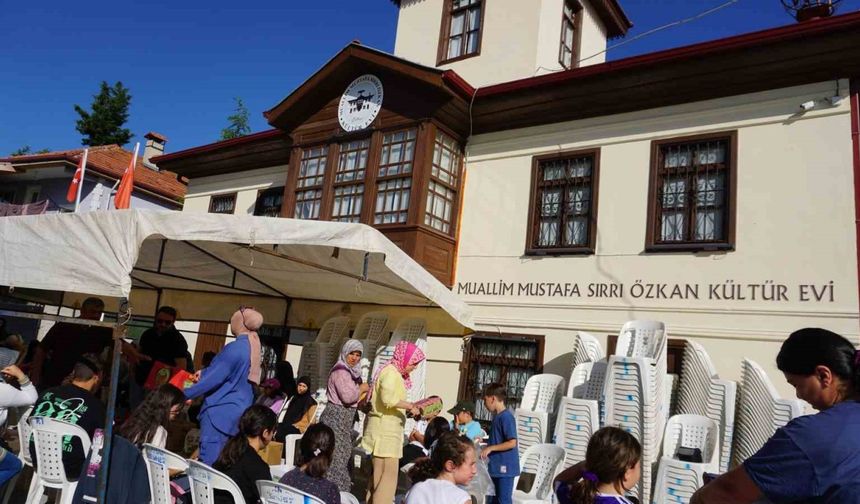 Bu ilçede çocuklar bayram sevincini asırlık çörek toplama geleneği ile yaşıyor