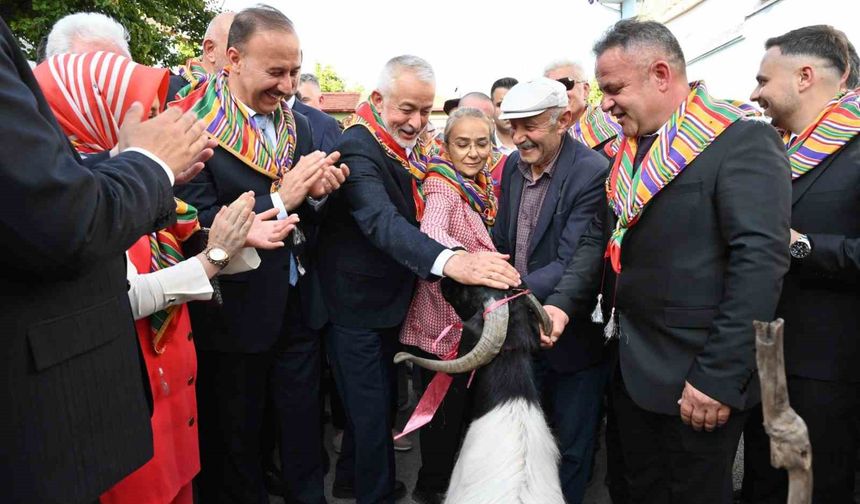 Isparta’da 400 yıllık Kurban İndirme geleneği yaşatılmaya devam ediliyor