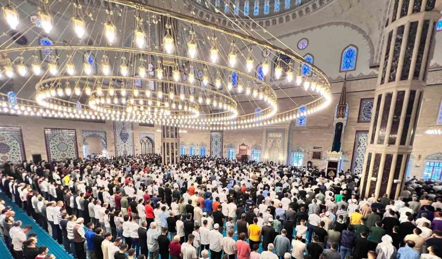 Kahramanmaraş’ta bayram namazı coşkusu