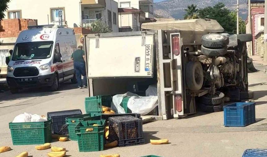 Kamyonetler çarpıştı, sürücülerden biri yaralandı
