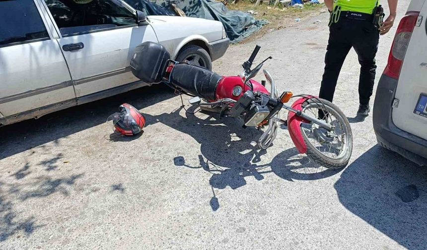 Manavgat’ta motosiklet hafif ticari araca çarptı: 1 yaralı