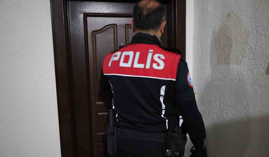 Mersin’de 54 adrese operasyon: 89 aranan şahıs yakalandı