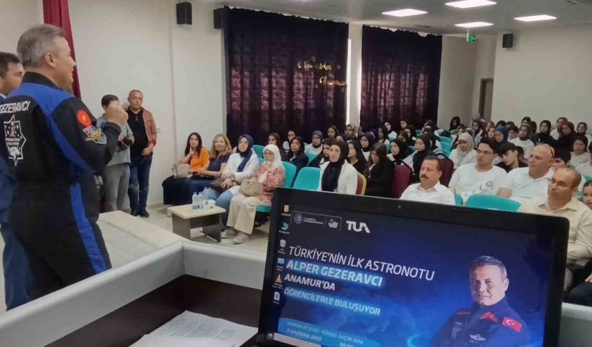 Türkiye’nin ilk astronotu Alper Gezeravcı, Anamur’da öğrencilerle buluştu