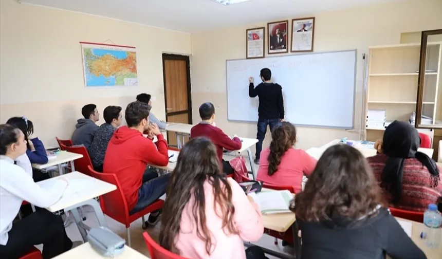Denizli Büyükşehir’den gençlere ücretsiz YKS tercih danışmanlığı