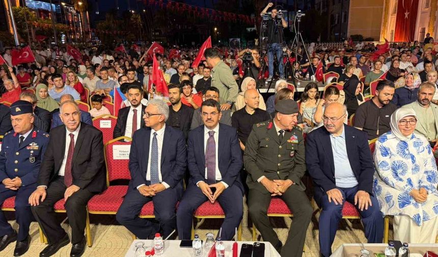 Adana’da ‘15 Temmuz Demokrasi ve Birlik Günü’ nöbeti tutuldu, şehitler anıldı