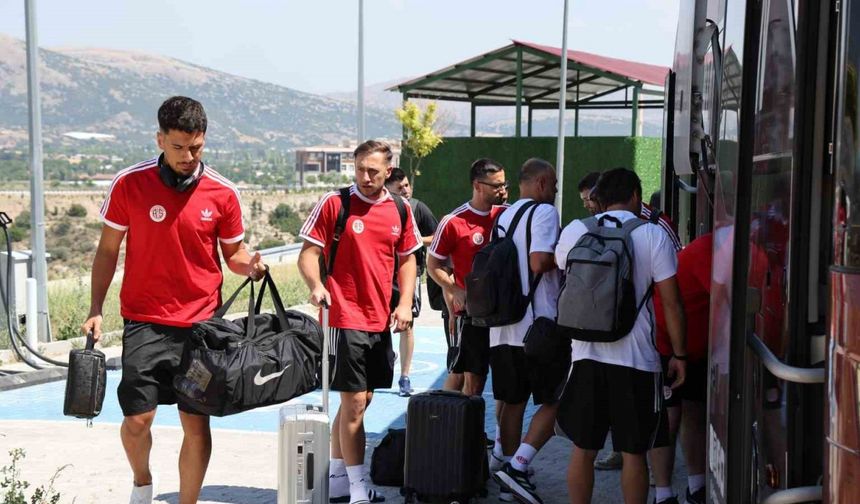 Antalyaspor Burdur’da kampa girdi