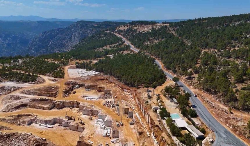 Gülnar’da 30 kilometrelik grup yolu yenileniyor