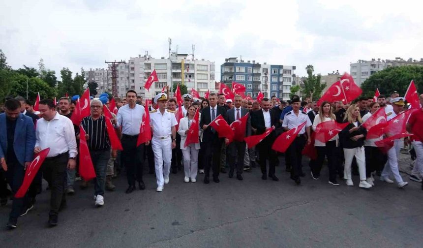 Mersin’de 15 Temmuz anma yürüyüşü düzenlendi, demokrasi nöbeti tutuldu