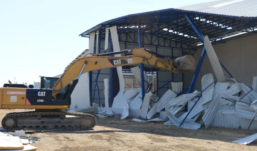 Bursa Nilüfer'de Akçalar’da 2 kaçak yapı yıkıldı