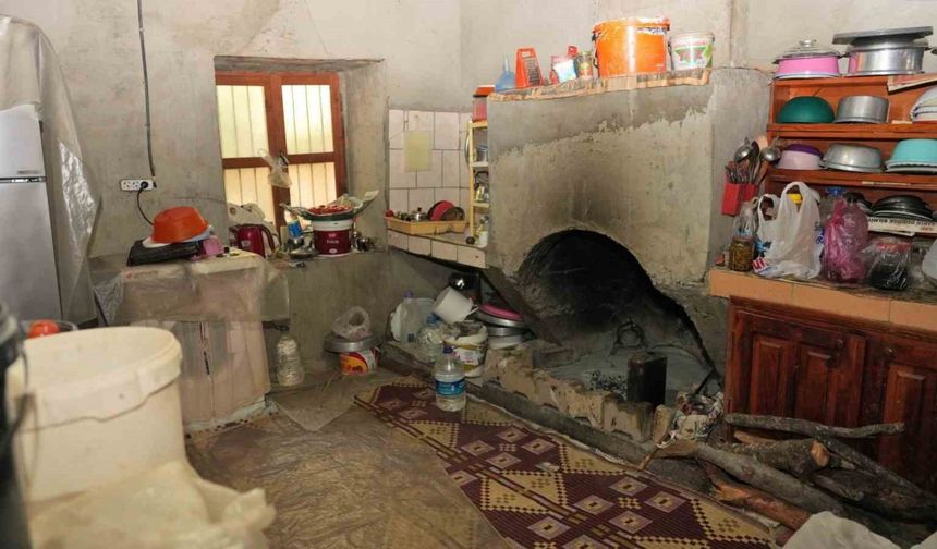 Alanya Belediyesi’nden yaşlı kadına konteyner ev desteği