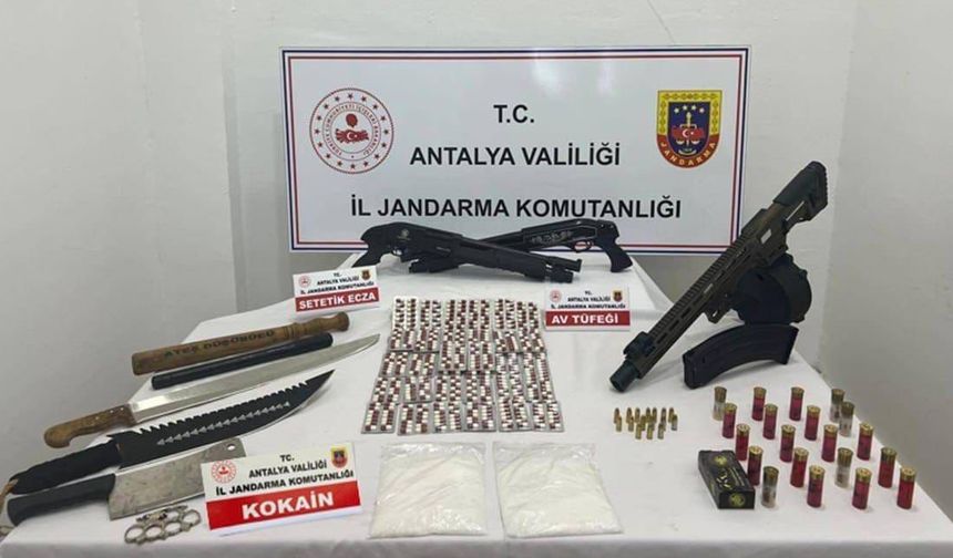 Antalya’da jandarmadan  uyuşturucu ve silah operasyonu