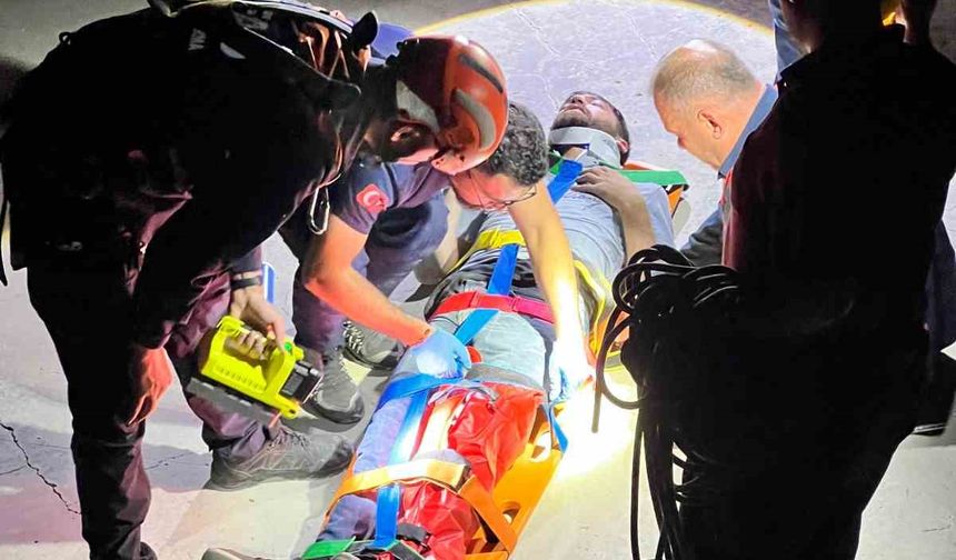 Baraj kenarında alkol alırken 4 metre yükseklikten düştü, ayağı kırılınca AFAD kurtardı