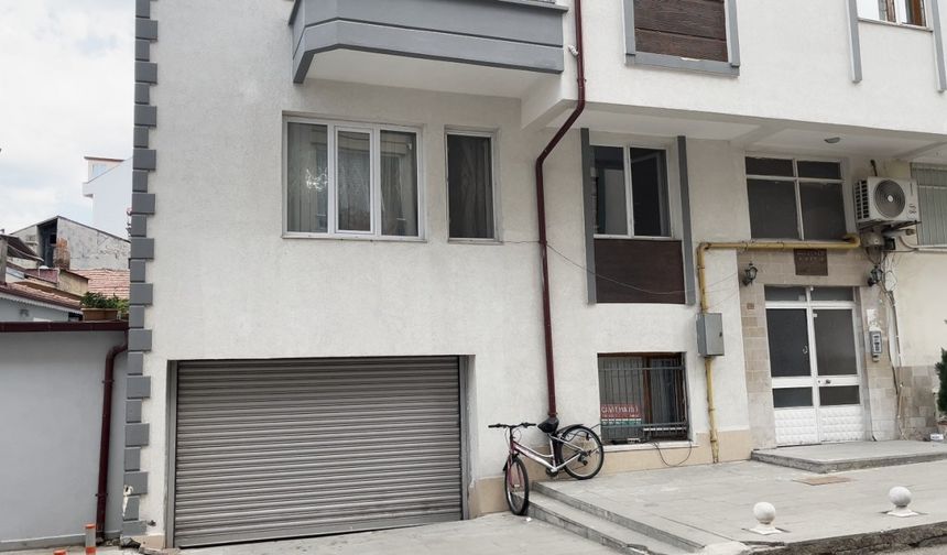 Birlikte yaşadığı eski eşini boğarak öldüren şahsın ev sahibi yaşananları anlattı: