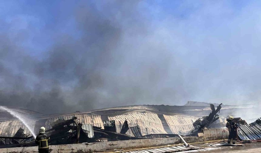 Kahramanmaraş’taki kağıt fabrikası yangını kontrol altına alındı