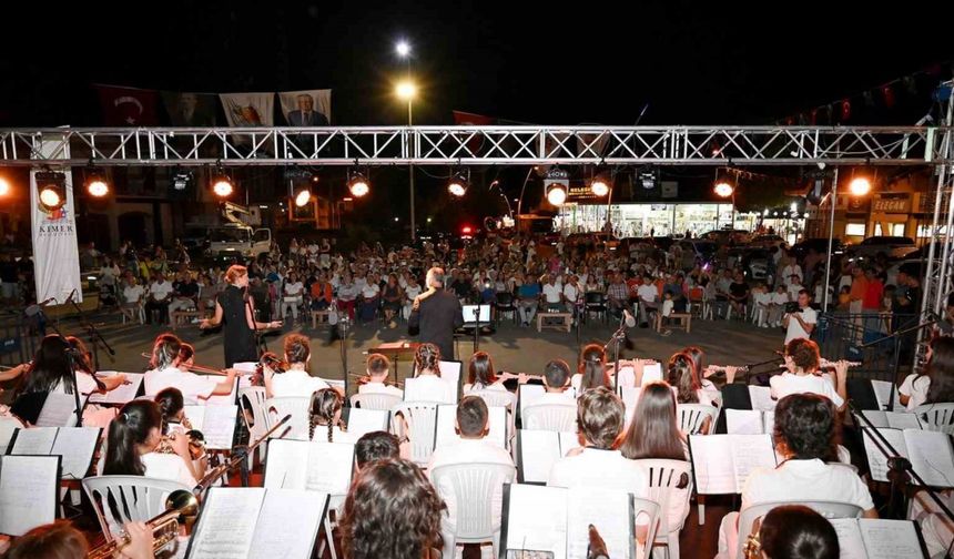 Kemer’de sokak hayvanları yararına ikinci konser
