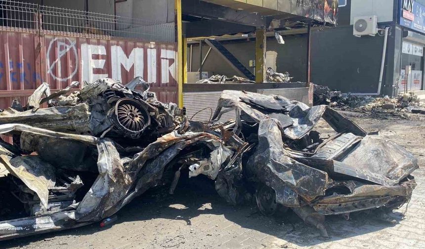 Korku dolu anlar: İşyeri ve hurda araçlar alevlere teslim oldu