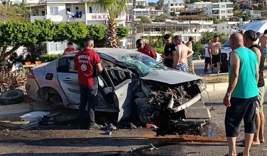 Mersin’de iki ayrı kaza: Birinde otomobil savruldu, diğerinde sıkışan sürücü kurtarıldı