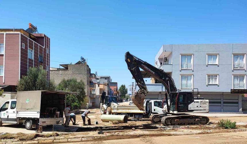 Su borusu patladı, mahalleyi su bastı