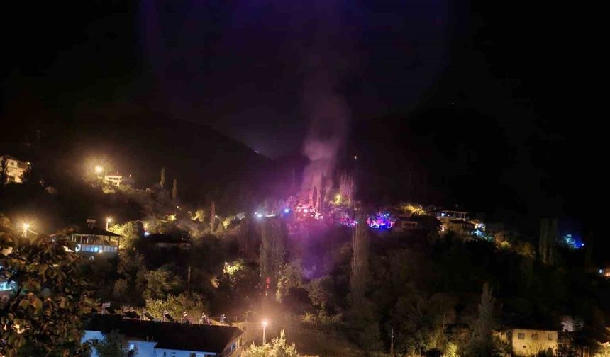 Adana’da evde çıkan yangında anne ve oğlu yaralandı