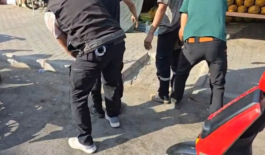Adana’da narkotik polisleri okul önlerinde görevde