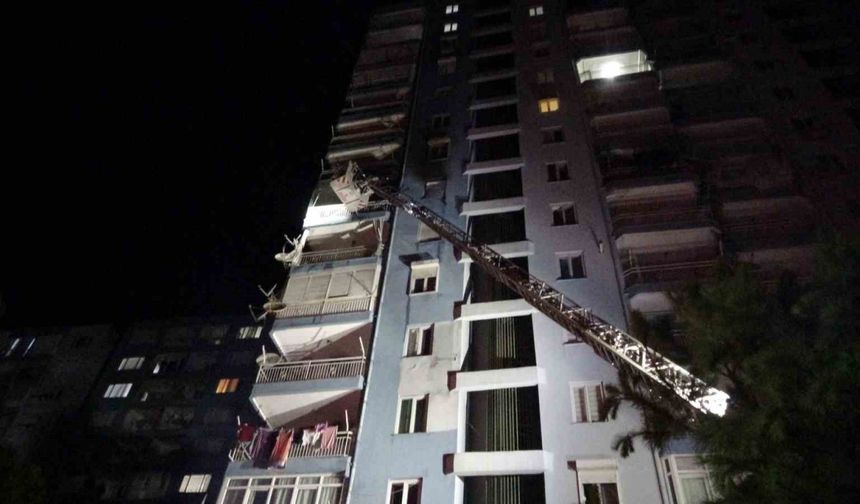 Ocakta unutulan yemek 15 katlı apartmanı tahliye ettirdi