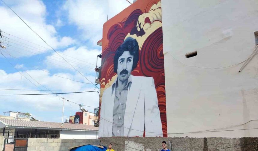 Ünlü sanatçılar Ferdi ve Müslüm’ün grafitileri büyüdükleri mahalleye çizildi