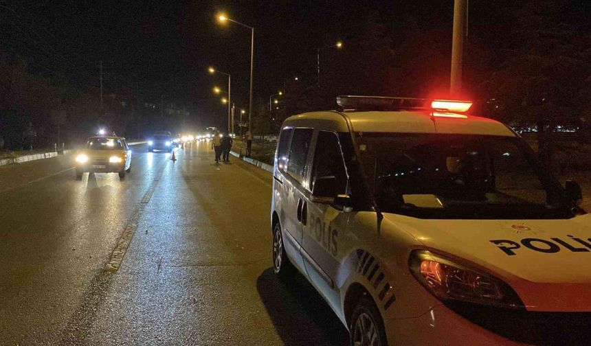 Yaya geçidinden karşıya geçerken otomobilin çarptığı kadın ağır yaralandı