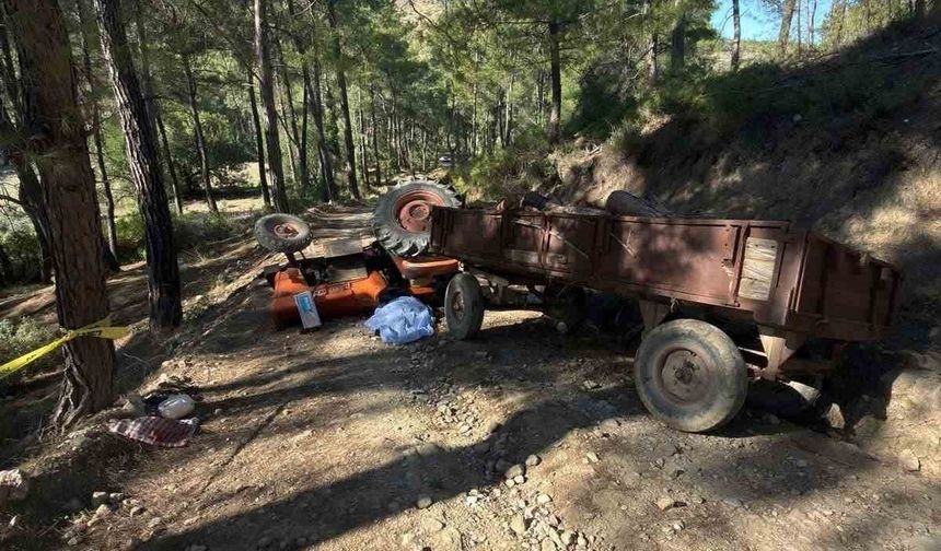 Antalya’da devrilen traktörün altında kalan sürücü hayatını kaybetti