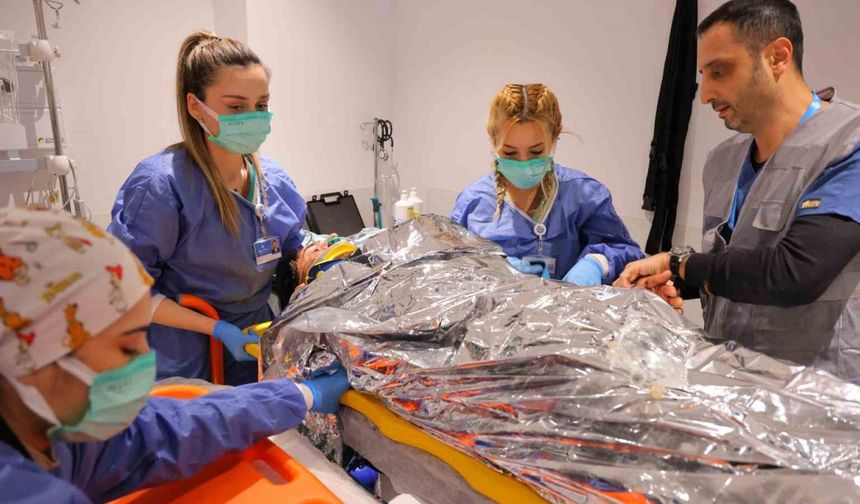 Gerçeğini aratmayan tatbikat: Hasta yakınları sinir krizi geçirdi, güvenlik görevlilerine saldırdı