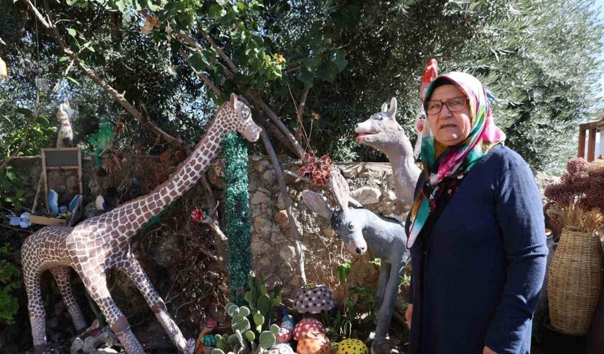 Halk eğitimden emekli oldu atıkları evinde sanata dönüştürdü
