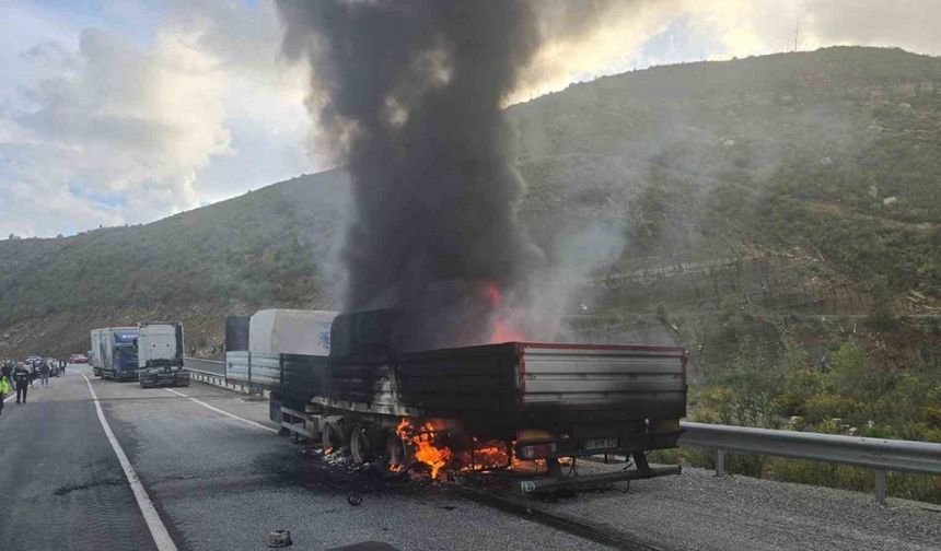 Mermer yüklü tır alevlere teslim oldu