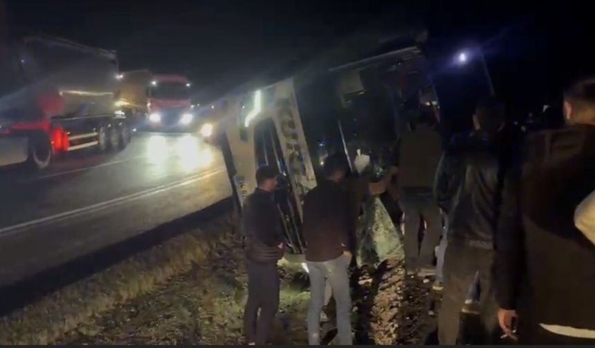 Osmaniye’de yolcu otobüsü devrildi: Yaralılar var