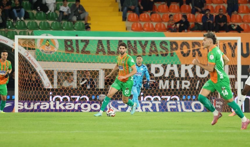 Trendyol Süper Lig: Alanyaspor: 0 - Gaziantep FK: 0 (İlk yarı)