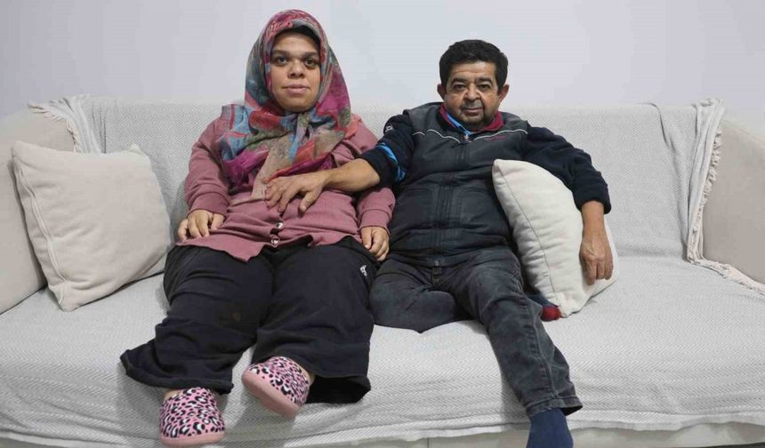21 yıl sonra evlenerek aşklarına engel tanımayan cüce çift, anne ve baba olacak olmanın heyecanını yaşıyor