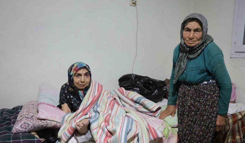 80 yaşındaki anne, 61 yaşındaki bedensel engelli kızına ömrünü adadı