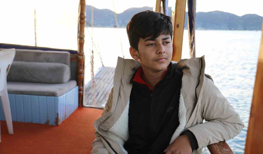 Antalya'dan eğitime yelken açan tekne, bir çocuğun hayallerini taşıyor