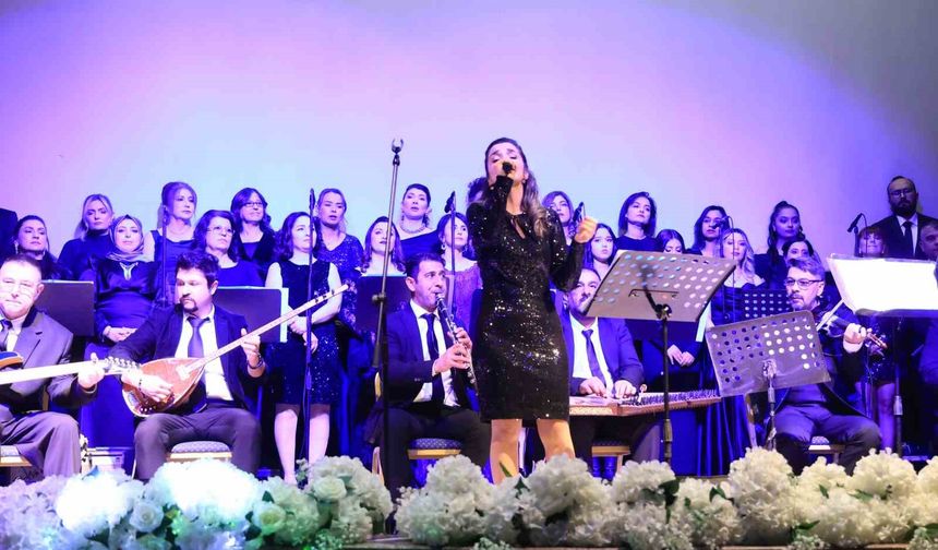 Halk korosu ilk konserini verdi