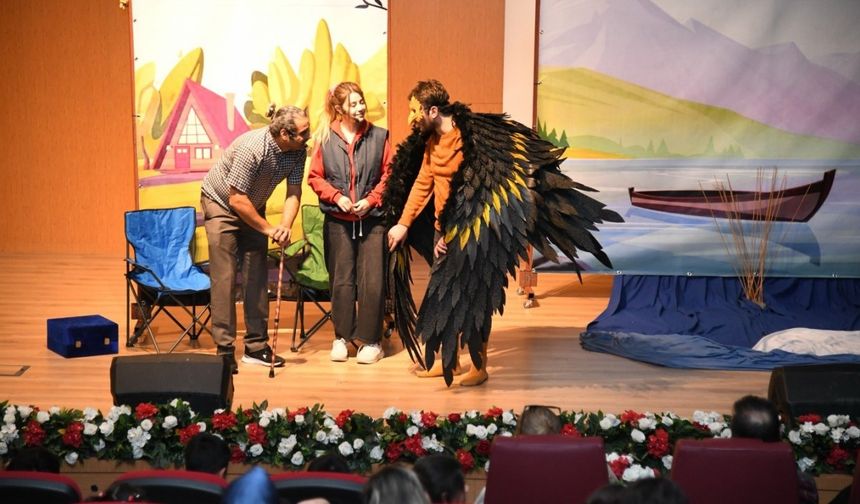 Osmaniye’de minikler "Ronnie-Göldeki Fısıltı" oyunuyla tiyatro şöleni yaşadı