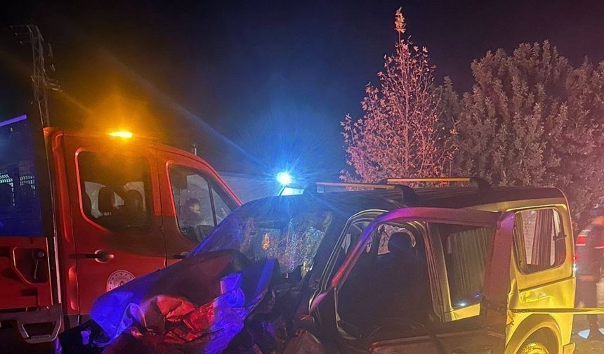 Osmaniye’de otomobil ile hafif ticari araç çarpıştı: 3 ölü, 2 yaralı