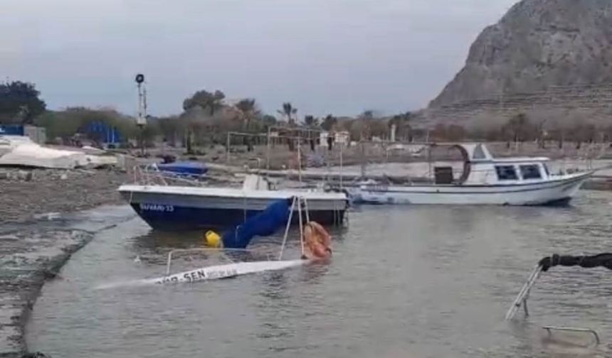 Silifke’de fırtına tekneleri batırdı