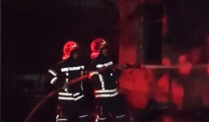 Tüplerin saklandığı ev alev aldı: Patlama anları kamerada