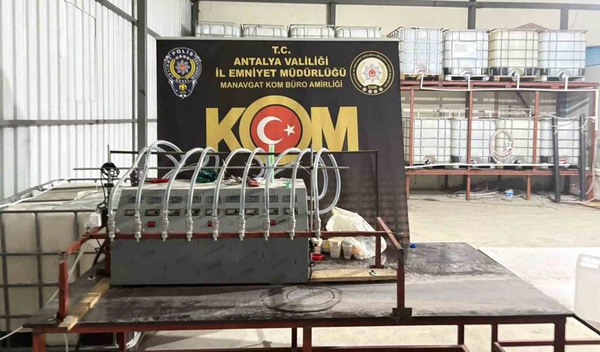 Antalya'da son 1 haftada suç işleme amacıyla örgüt kurma ve kaçakçılık suçlarından 14 kişi tutuklandı