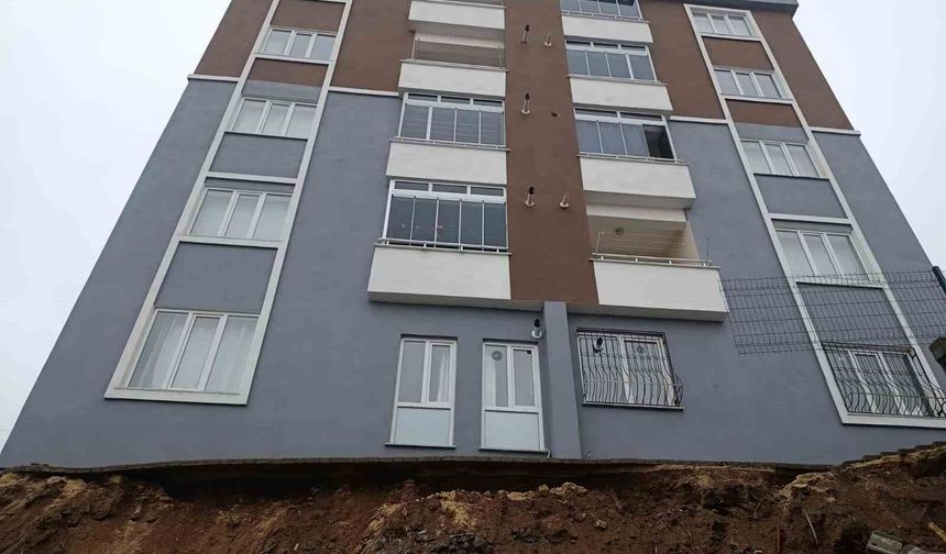 Ev sahibi, duvar çökmesini 'deprem' zannetmiş