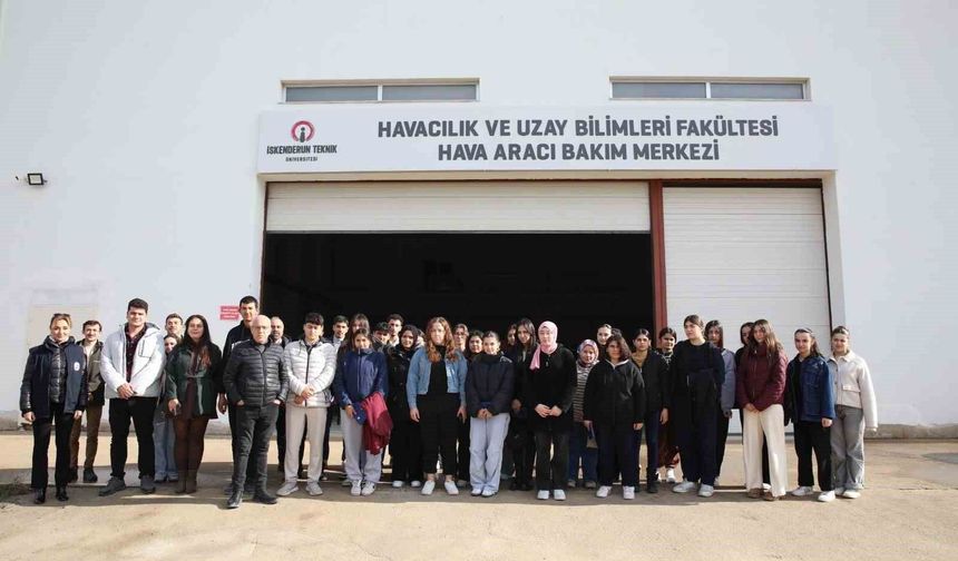 Hatay Büyükşehir Belediyesi'nin kariyer planlama gezileriyle lise öğrencileri üniversiteyi gezdi