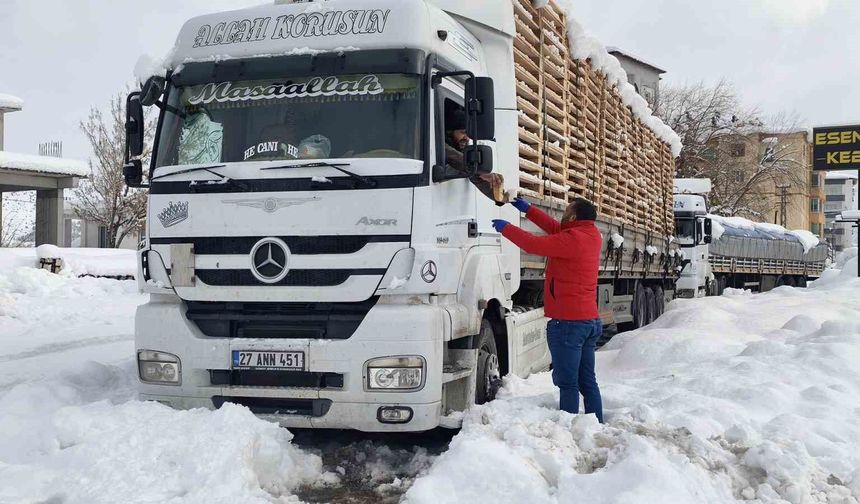 Kahramanmaraş'ta sürücülere çorba ikramı