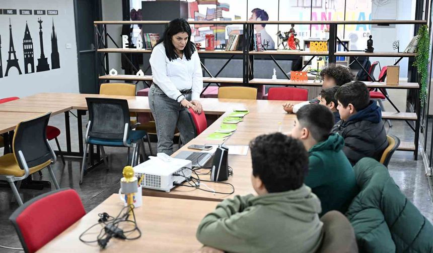 Mersin'de çocuklar akran zorbalığına karşı empati atölyelerinde buluştu
