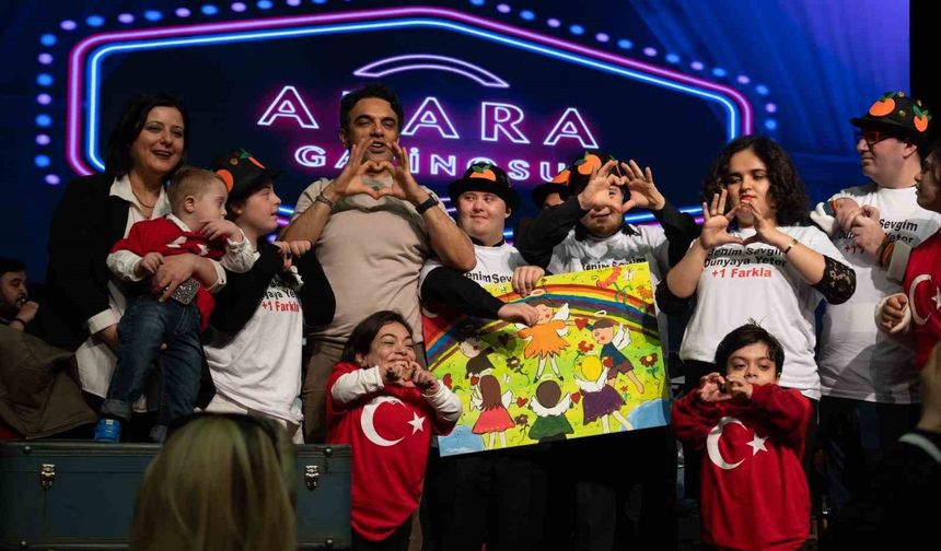 Adana'da özel ihtiyaçlı çocuklar sanatçı Uğur Aslan ile buluştu