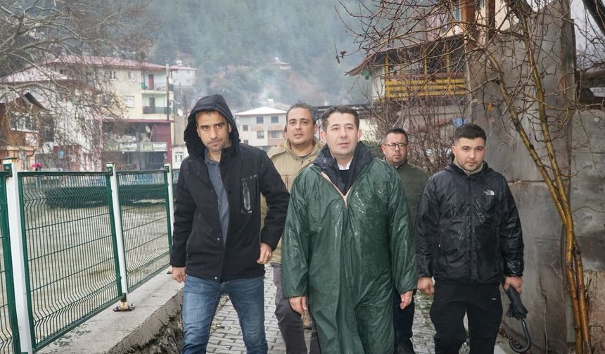 Adana'nın Feke, Saimbeyli ve Kozan ilçelerinde sel sonrası yoğun mesai