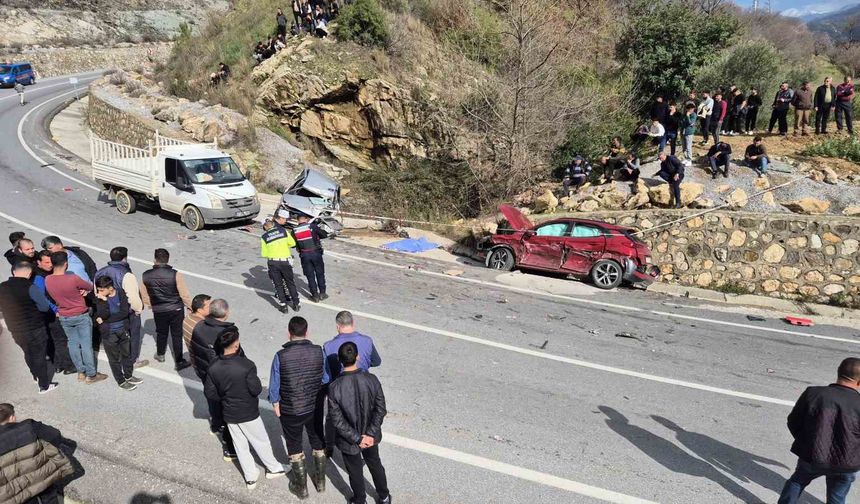 Alanya'da 3 araçlı zincirleme kaza: 1 ölü, 3 yaralı